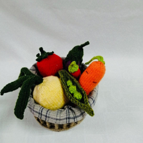 Декоративная корзина с овощами