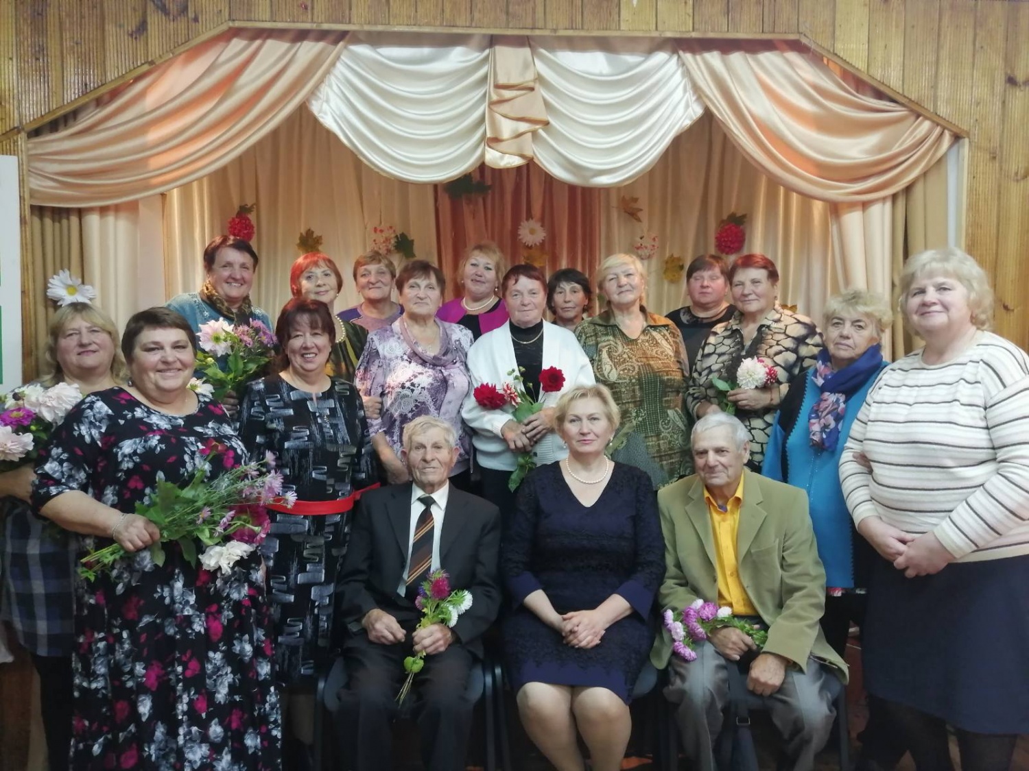 Круглый стол "Возраст мудрости, тепла и доброты" Круглый стол "Возраст мудрости, тепла и доброты"